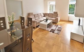 Schoenbrunn Apartments